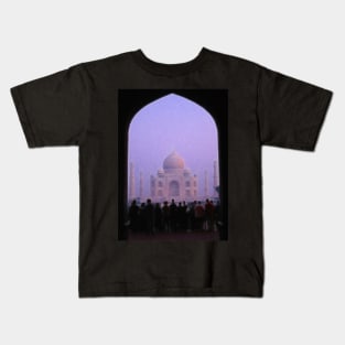 Taj Mahal. Early Morning. Kids T-Shirt